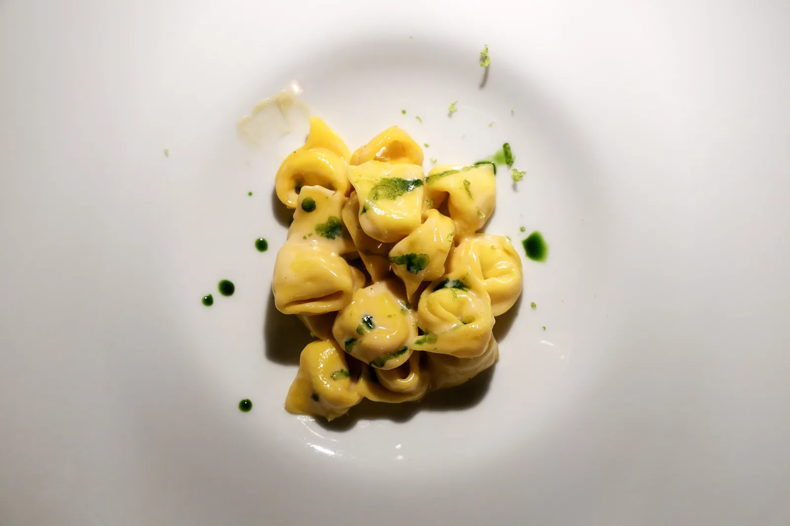Pasta ripiena con salsa verde