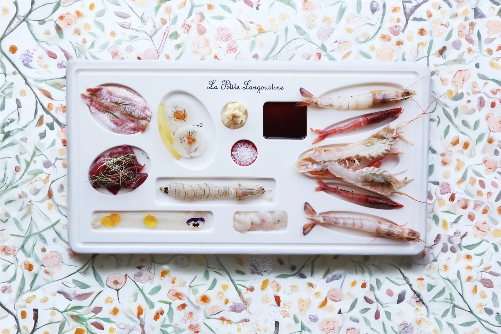 Vassoio di crudi di mare e crostacei
